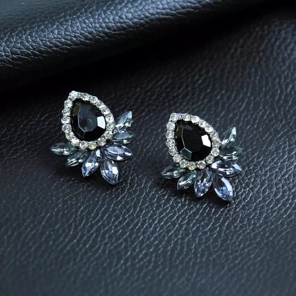 🍨BOGO 50% OFF🍨 Black Rhinestone Earrings - Picture 2 of 2